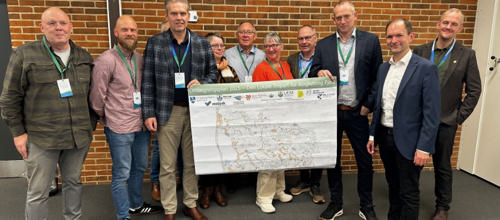 Fra venstre er det: Michael Beck-Hansen (DN), Kasper Pauli Pedersen ( Ikast-Brande K) Ole Nyholm Knudsen (RKSK) Irene Lund Pedersen (RKSK) Per Rodahl Thisted (Varde K) Majbritt Rasmussen (Billund K), Leif Nørgaard (Herning-Ikast Landboforening), Jacon Sp